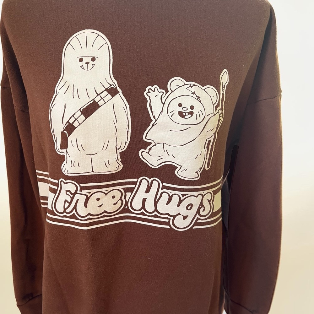 Our Universe Star Wars Free Hugs Crewneck Sweatshirt Brown Chewbacca Ewok - Picture 3 of 4